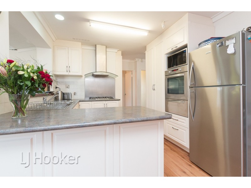 33 Brixham Way, Warnbro WA 6169