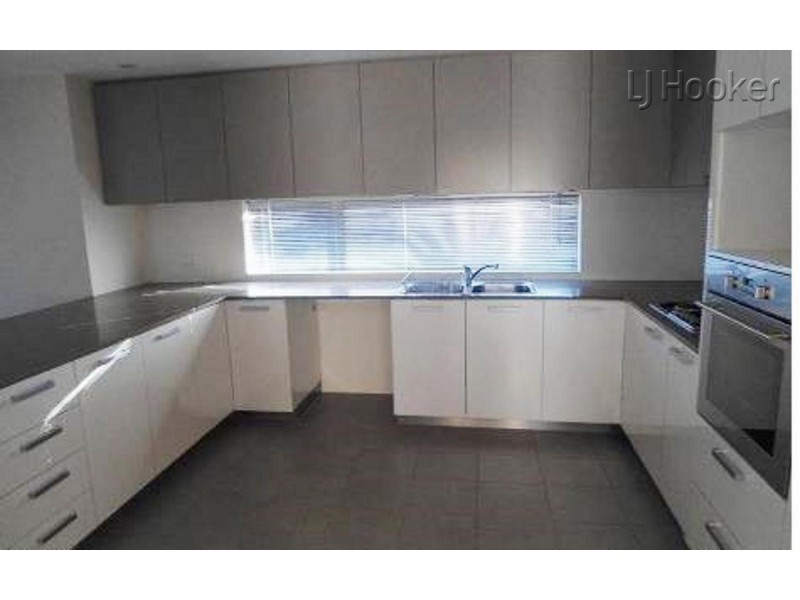 28 Malone Loop, Meadow Springs WA 6210