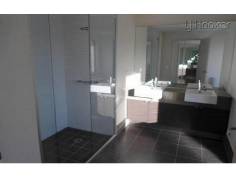 28 Malone Loop, Meadow Springs WA 6210