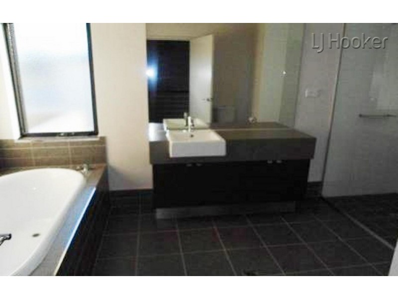 28 Malone Loop, Meadow Springs WA 6210