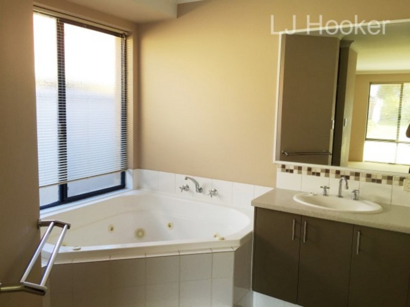 6 Freshwater Way, Secret Harbour WA 6173