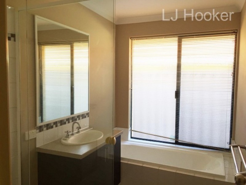 6 Freshwater Way, Secret Harbour WA 6173