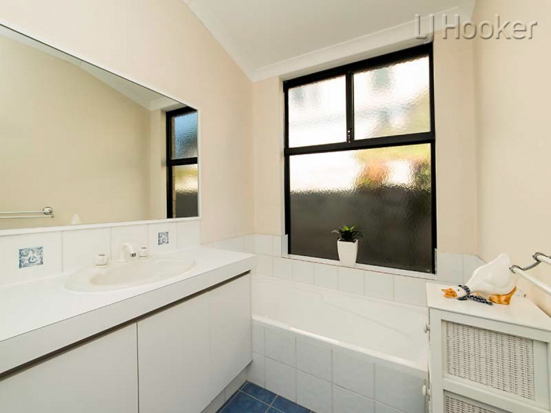 8 Latiano Green, Secret Harbour WA 6173