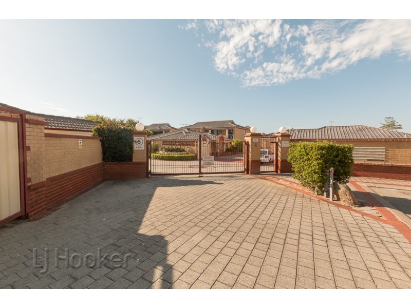 12/4 Marlo Place, Waikiki WA 6169