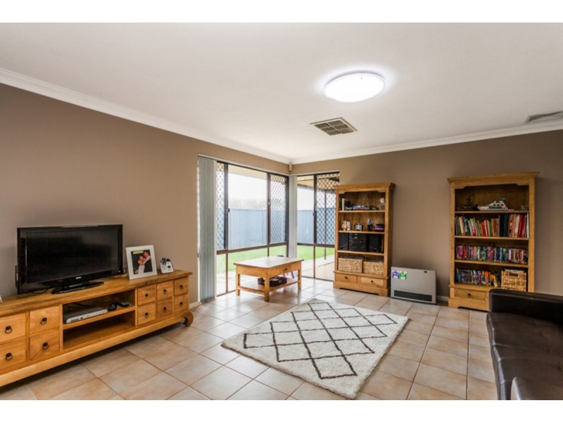 65 Kingsbridge Drive, Warnbro WA 6169