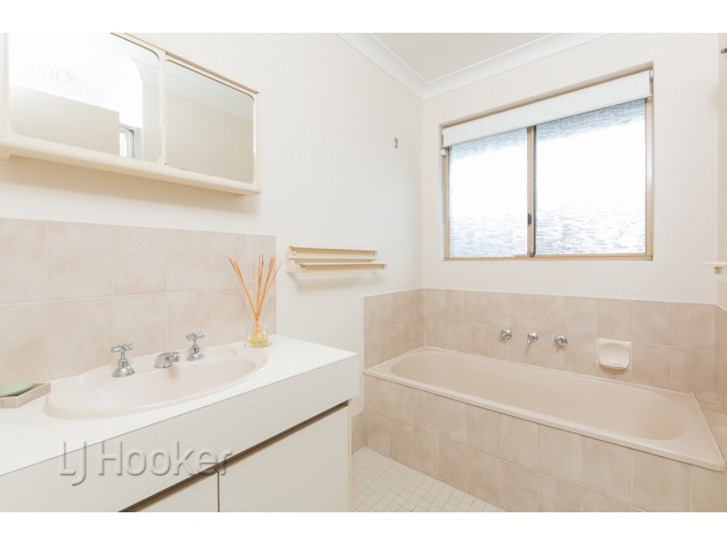 8 Georgetown Drive, Safety Bay WA 6169