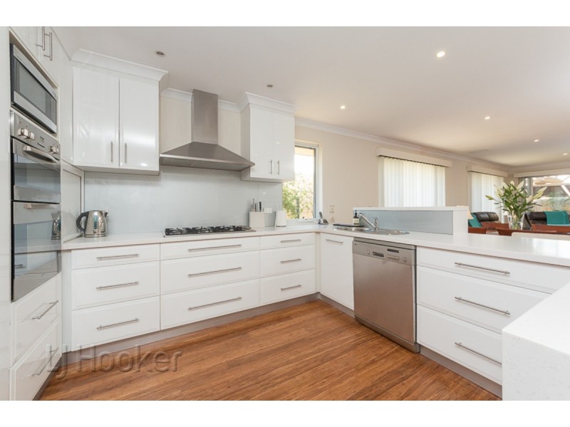 15 Oak Ridge Meander, Success WA 6164