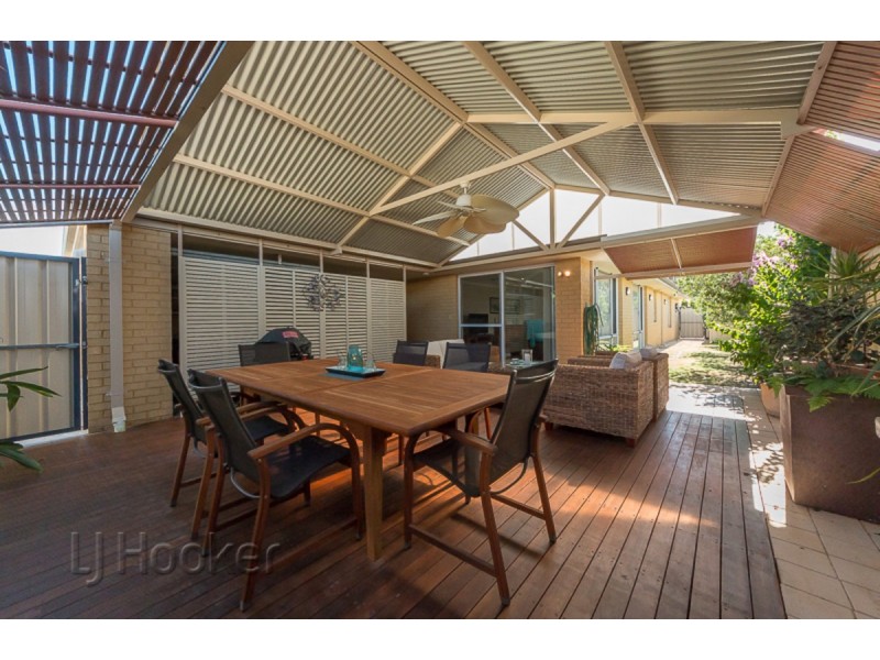 15 Oak Ridge Meander, Success WA 6164