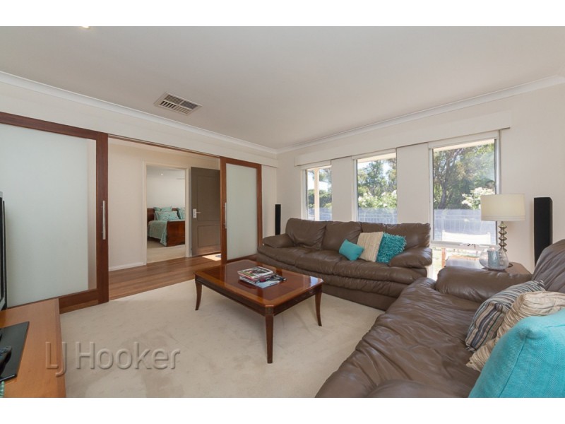 15 Oak Ridge Meander, Success WA 6164