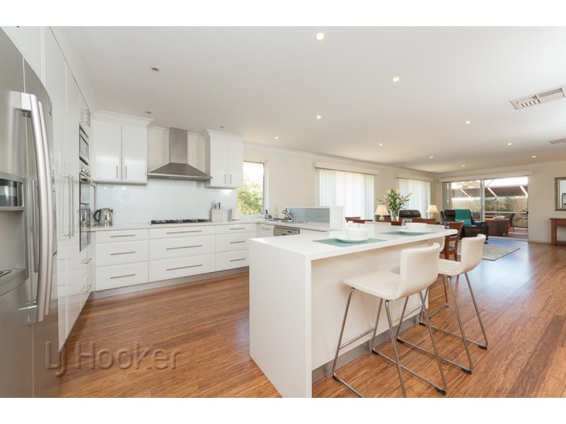 15 Oak Ridge Meander, Success WA 6164