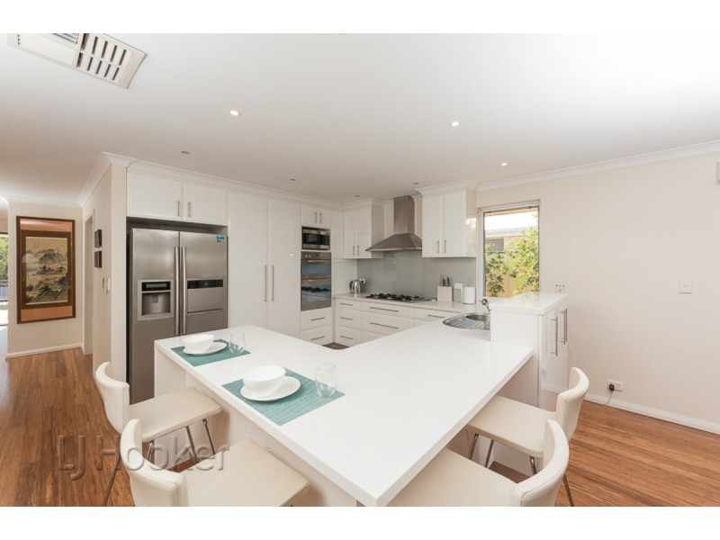 15 Oak Ridge Meander, Success WA 6164