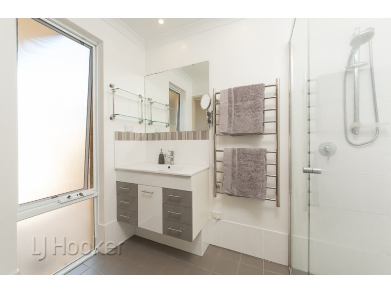 15 Oak Ridge Meander, Success WA 6164