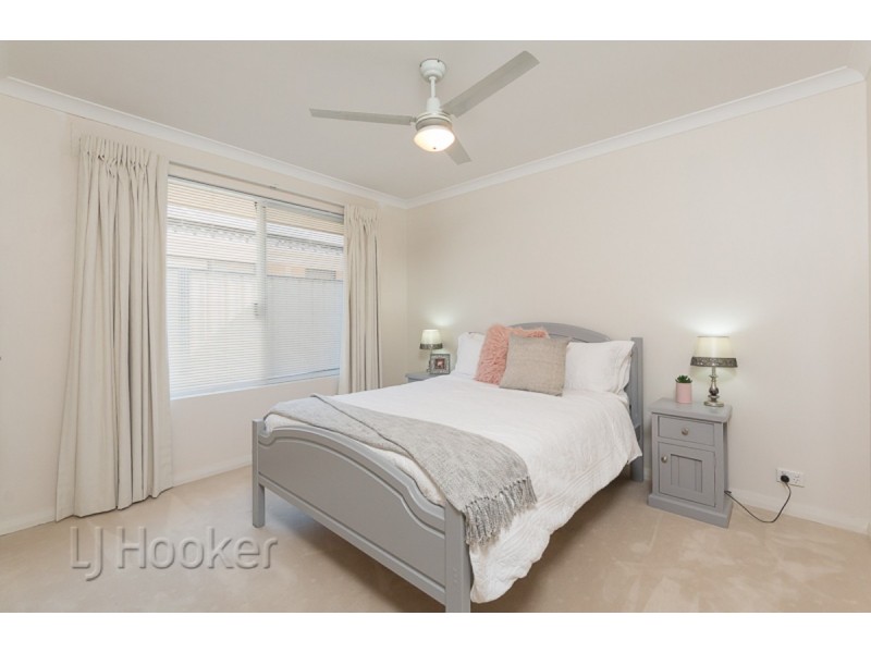 15 Oak Ridge Meander, Success WA 6164