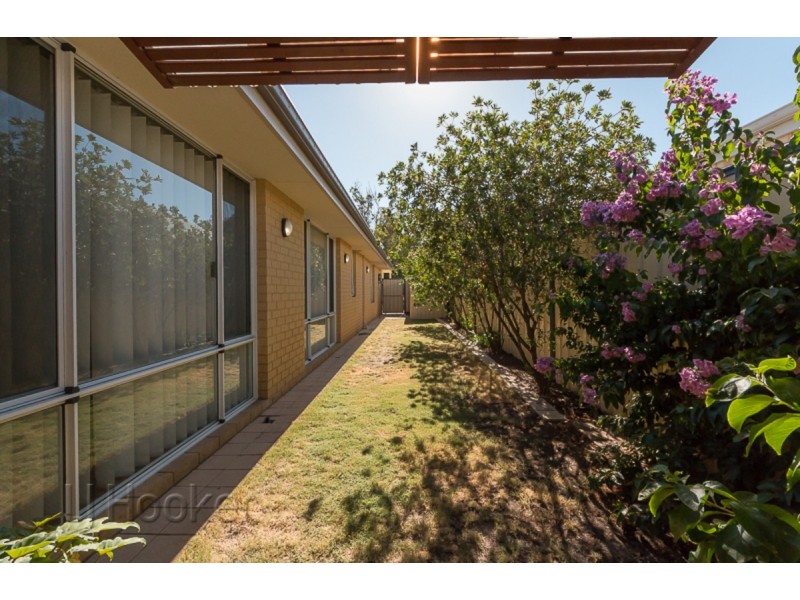 15 Oak Ridge Meander, Success WA 6164