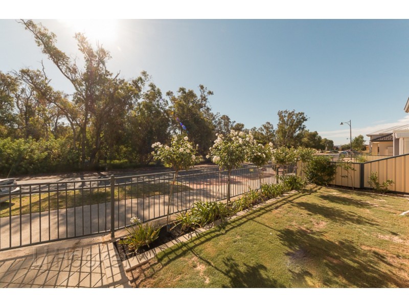 15 Oak Ridge Meander, Success WA 6164