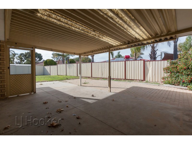 9 Fortescue Road, Cooloongup WA 6168