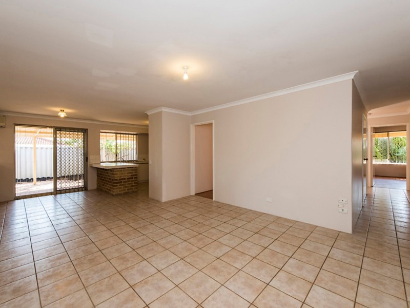 4 Oceanic Court, Port Kennedy WA 6172