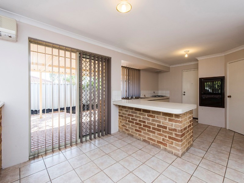 4 Oceanic Court, Port Kennedy WA 6172