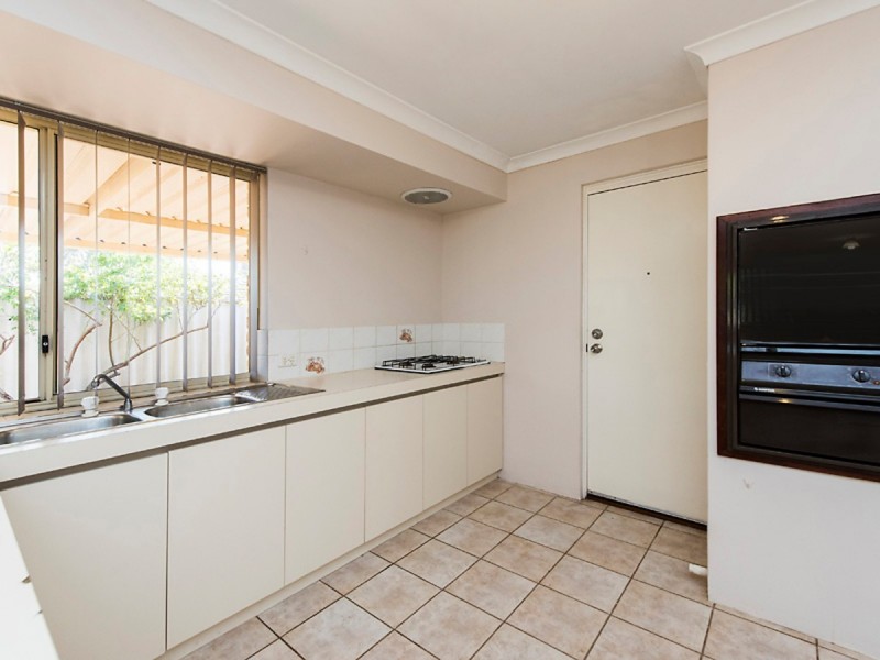 4 Oceanic Court, Port Kennedy WA 6172