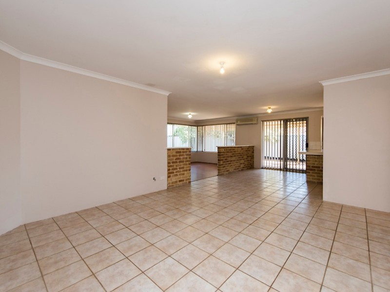 4 Oceanic Court, Port Kennedy WA 6172