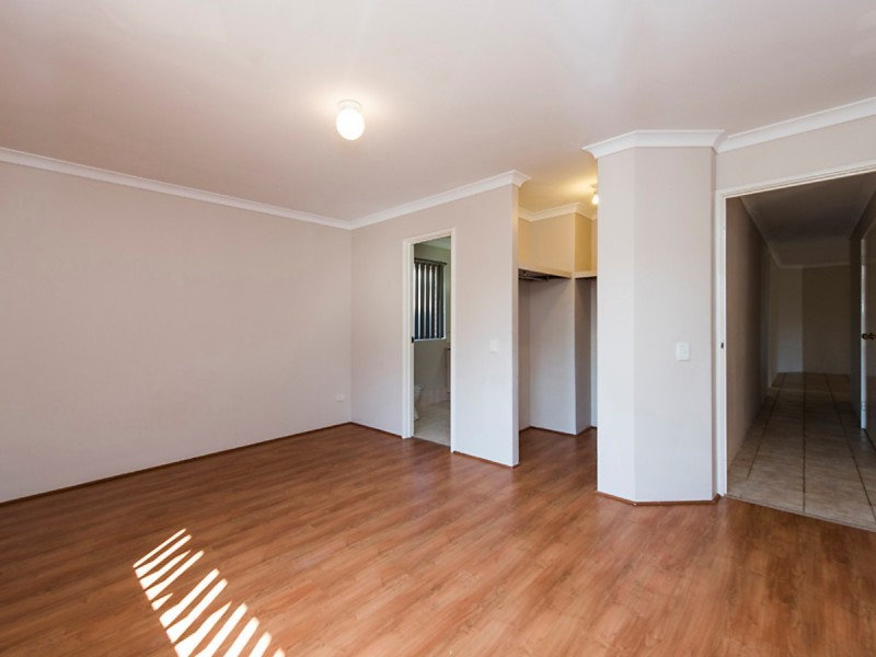 4 Oceanic Court, Port Kennedy WA 6172