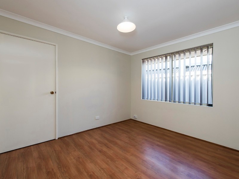 4 Oceanic Court, Port Kennedy WA 6172