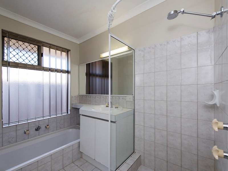 4 Oceanic Court, Port Kennedy WA 6172