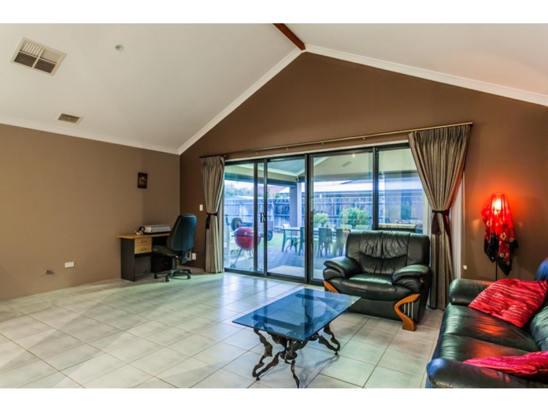 48 Ritchie Drive, Rockingham WA 6168