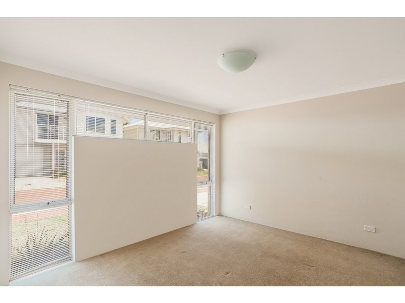 68 Leisure Way, Halls Head WA 6210