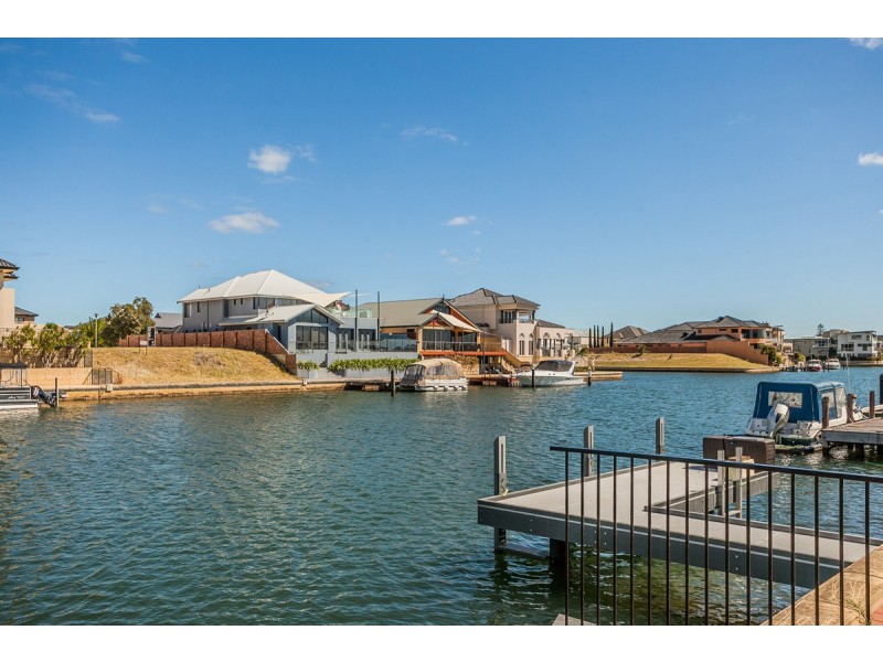 68 Leisure Way, Halls Head WA 6210