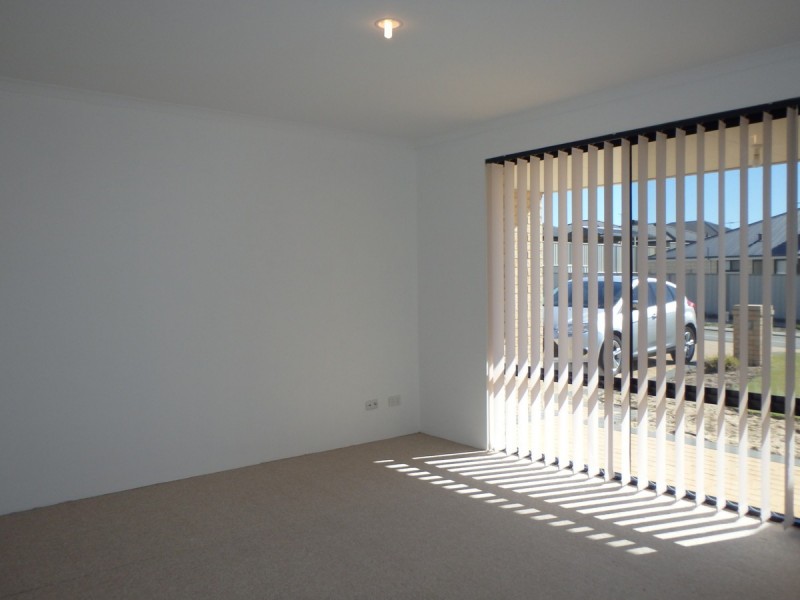 1 Vansittart Avenue, Secret Harbour WA 6173