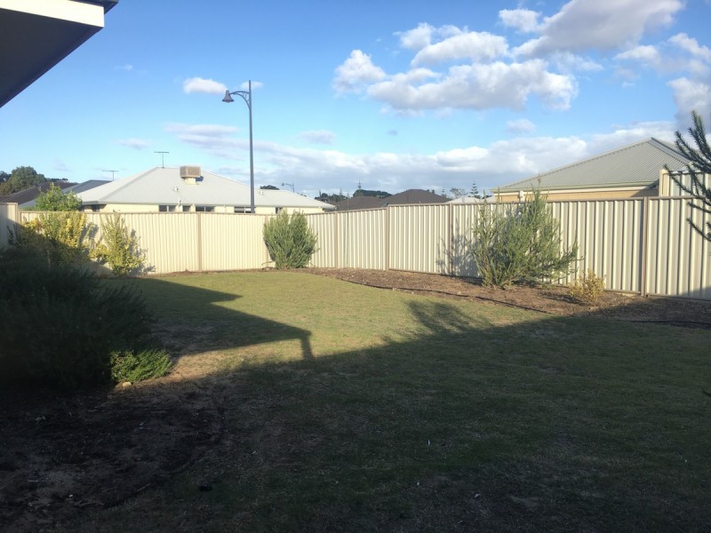 1 Vansittart Avenue, Secret Harbour WA 6173