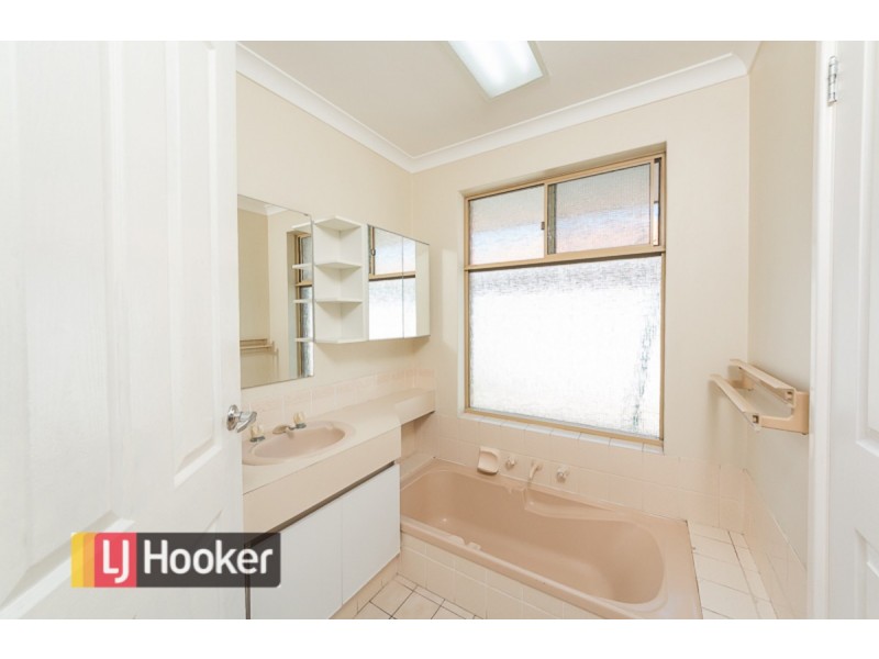 6 Glenway Loop, Cooloongup WA 6168