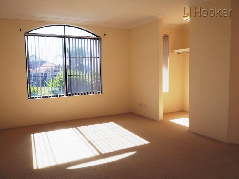 76 Endeavor Drive, Port Kennedy WA 6172