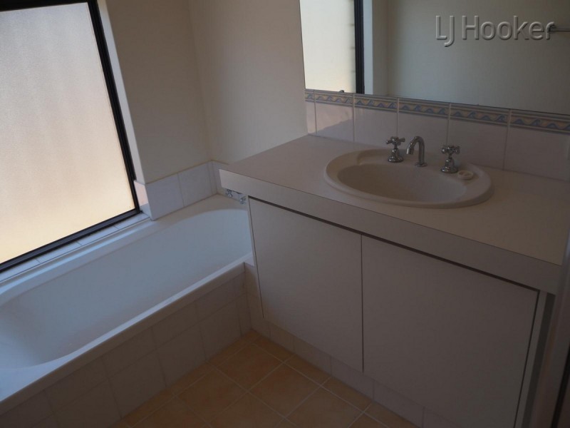 76 Endeavor Drive, Port Kennedy WA 6172