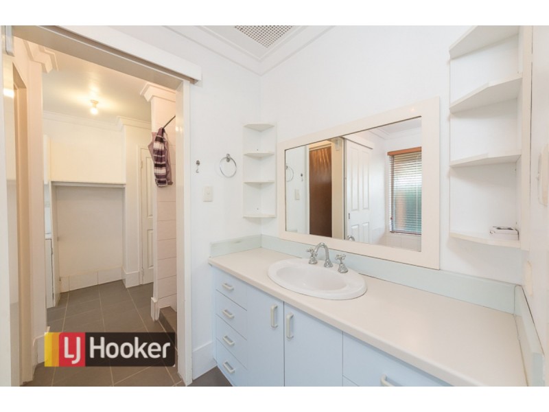 8 Portsmouth Place, Waikiki WA 6169