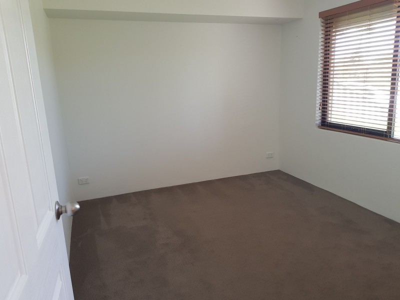 8 Portsmouth Place, Waikiki WA 6169