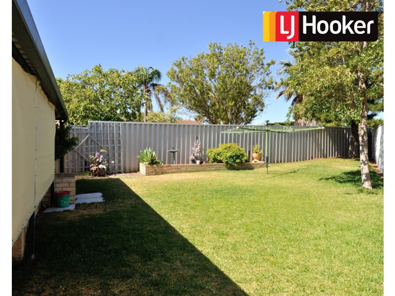 12 Yarra Close, Cooloongup WA 6168