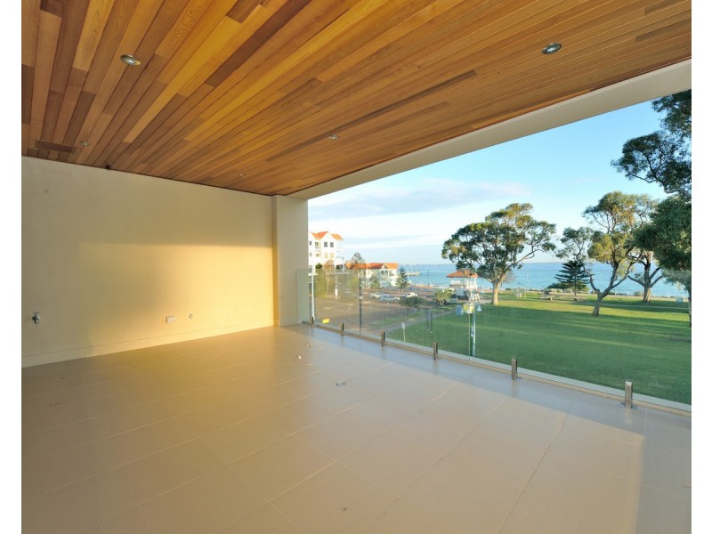 4/3 Rockingham Beach Road, Rockingham WA 6168