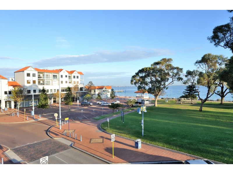 4/3 Rockingham Beach Road, Rockingham WA 6168