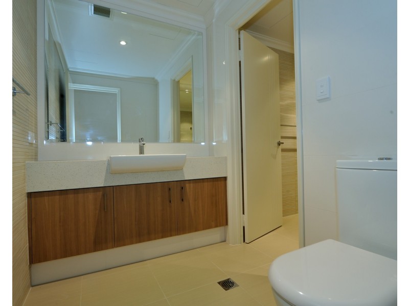 4/3 Rockingham Beach Road, Rockingham WA 6168