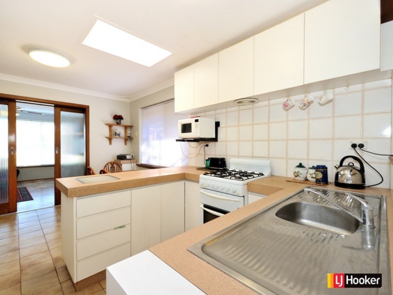 16 Benton Way, Safety Bay WA 6169
