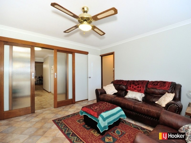 16 Benton Way, Safety Bay WA 6169
