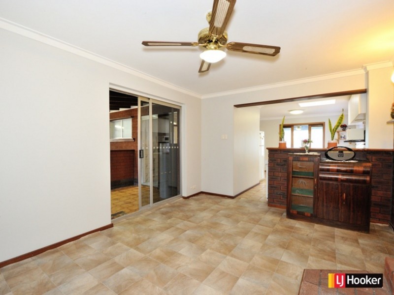 16 Benton Way, Safety Bay WA 6169