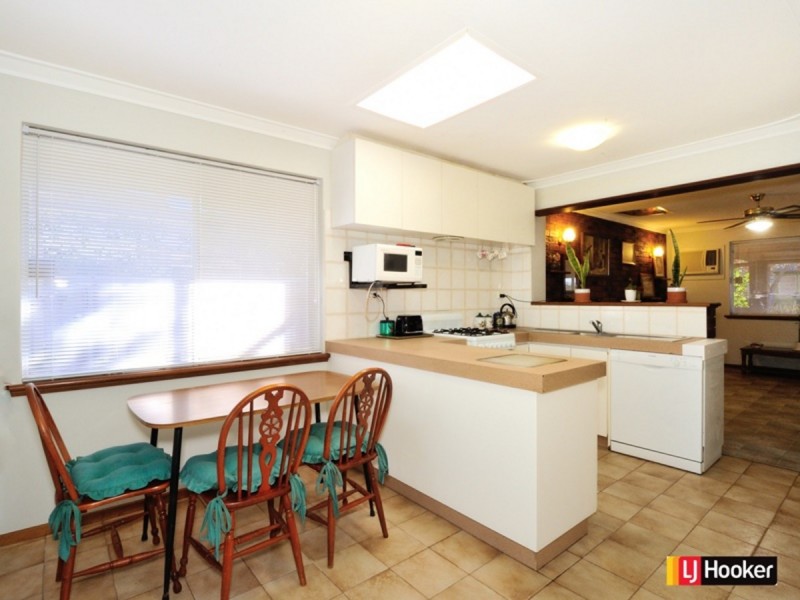 16 Benton Way, Safety Bay WA 6169