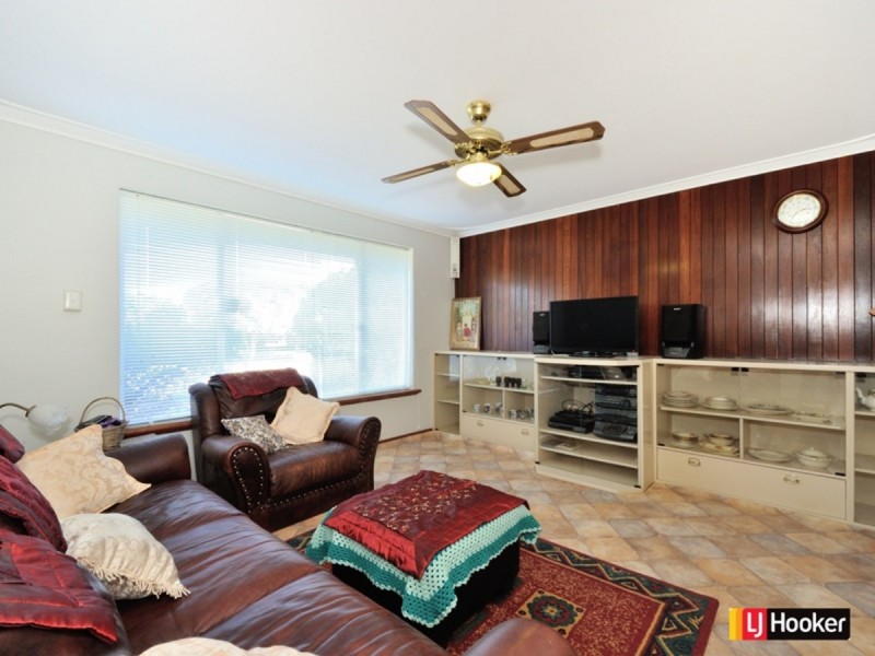 16 Benton Way, Safety Bay WA 6169