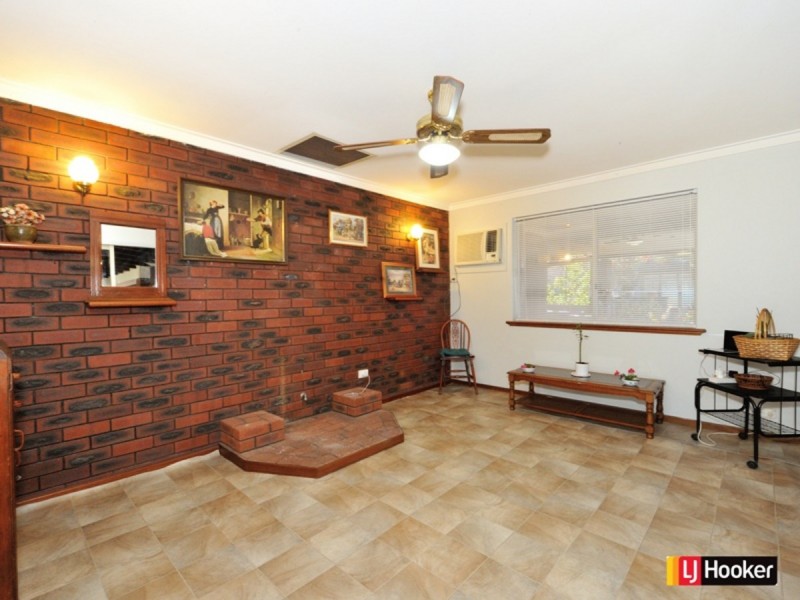 16 Benton Way, Safety Bay WA 6169