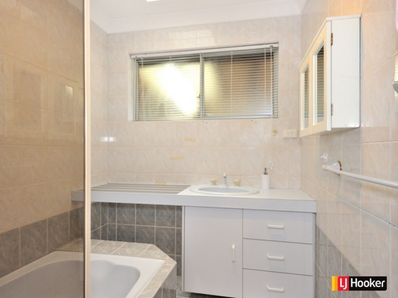 16 Benton Way, Safety Bay WA 6169