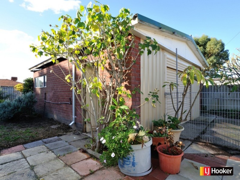 16 Benton Way, Safety Bay WA 6169