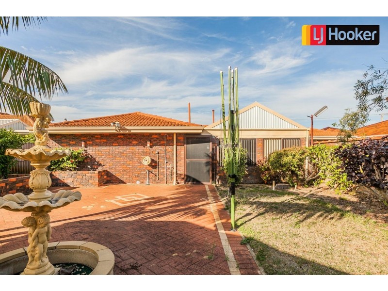 11 Dolphin Road, Safety Bay WA 6169